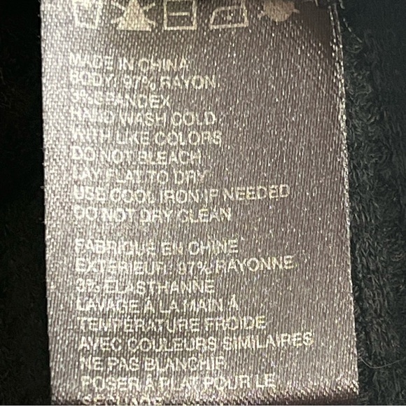 Paper Crane | Black Waffle Knit Thermal V-Neck Peplum Hi-Lo Top, Medium - Picture 6 of 6